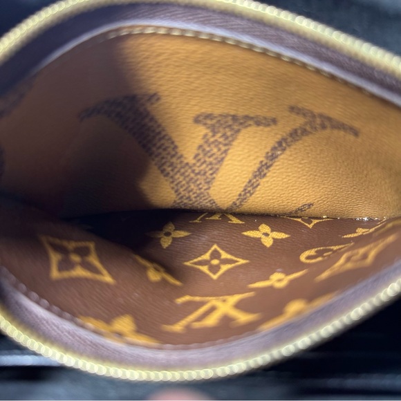 Louis Vuitton Reverse Monogram Giant Double Zip Pochette - Picture 6 of 10